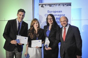The winners of the Charlemagne Youth Prize with Martin Schulz