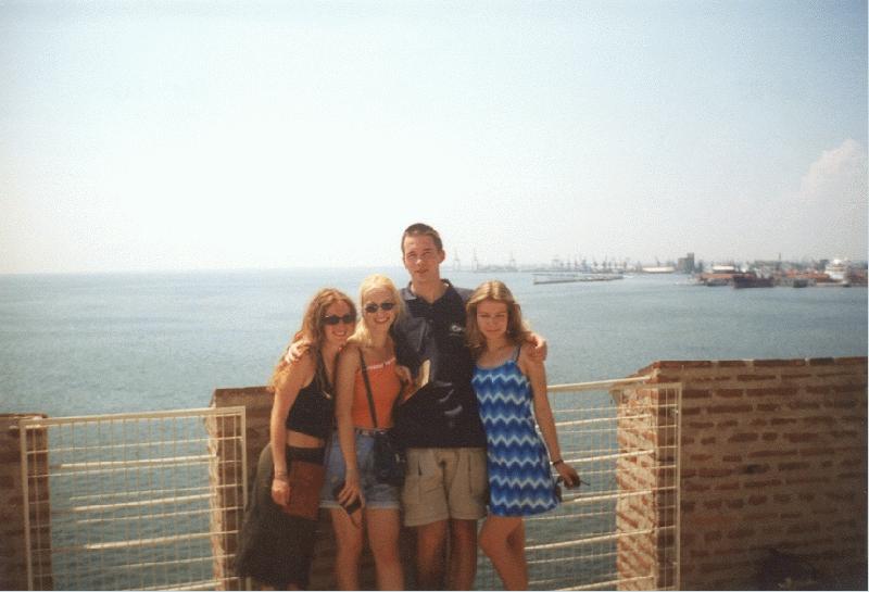 Greek trophy IV (11.07.2002 - 25.07.2002) - Sightseeing Thessaloniki and Greek lessons - 20: Integration at all sizes.