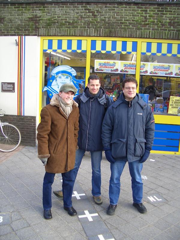 !! Come 2 Holland 4 NY !! (29.12.2003 - 01.01.2004) - Christian's photos - 9: Volodymyr, Ansgar and Mathias standing on the boarder in Baarle-Nassau.