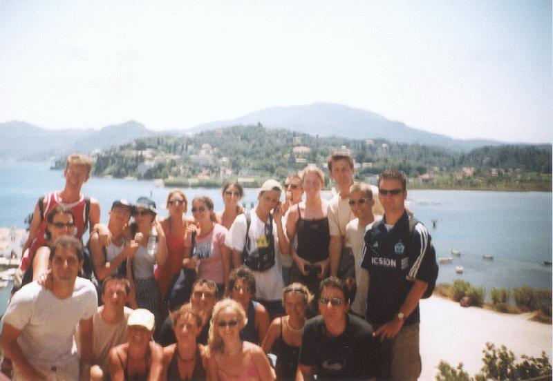 Greek trophy IV (11.07.2002 - 25.07.2002) - Sightseeing Corfu - 20: Group photo, totally covering Mouse Island.