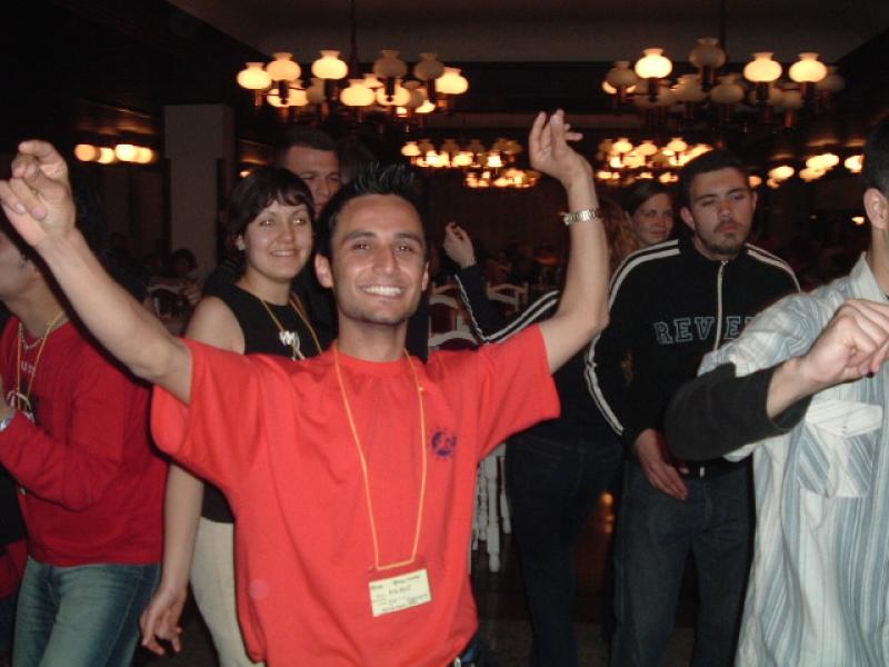 Spring AGORA 2004 (22.04.2004 - 25.04.2004) - just do TR :) - 65: metin is dancing...but why is he alone??