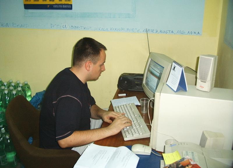 macedonIANA JONES (09.07.2004 - 23.07.2004) - AND HERE ARE IKO`S PICTURES OOOEEEEEE:) - 5: Nino is preparing the booklet