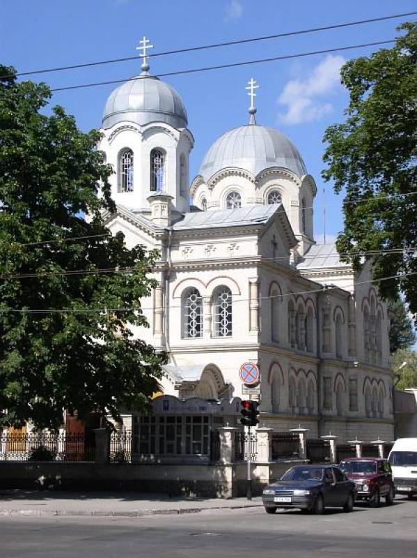 TRUTH or DARE... (11.08.2004 - 24.08.2004) - More photos - 13: Sightseeing in Chisinau with Zina. Here: an orthodox church.