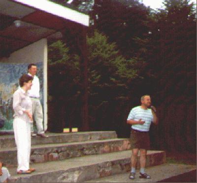 Major Fun with Minorities (08.07.2002 - 22.07.2002) - The Opole Part - 3: At the party of the German minority, Maria is introduced.
