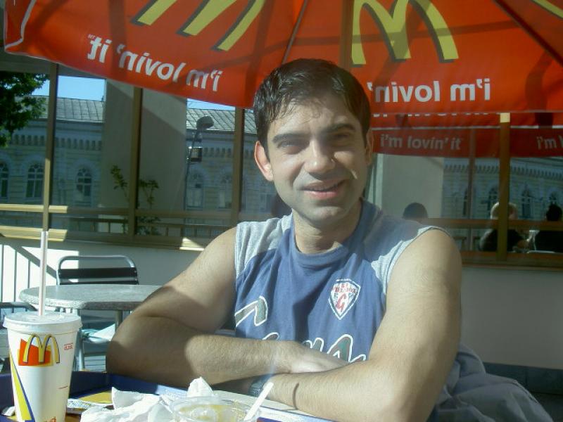 TRUTH or DARE... (11.08.2004 - 24.08.2004) - And the Show Goes On... - 24: Mitsos happy and... hot!