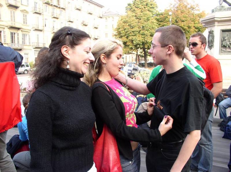 Fall Agora 2004 (04.11.2004 - 07.11.2004) - Some Agora impressions - 14: Typical Agora dialogue:
"Hi, sexy girl."
"Olivier, you have to eat more."
"Like Gunnar?"
"Yeah, Gunnar looks more like a real man."