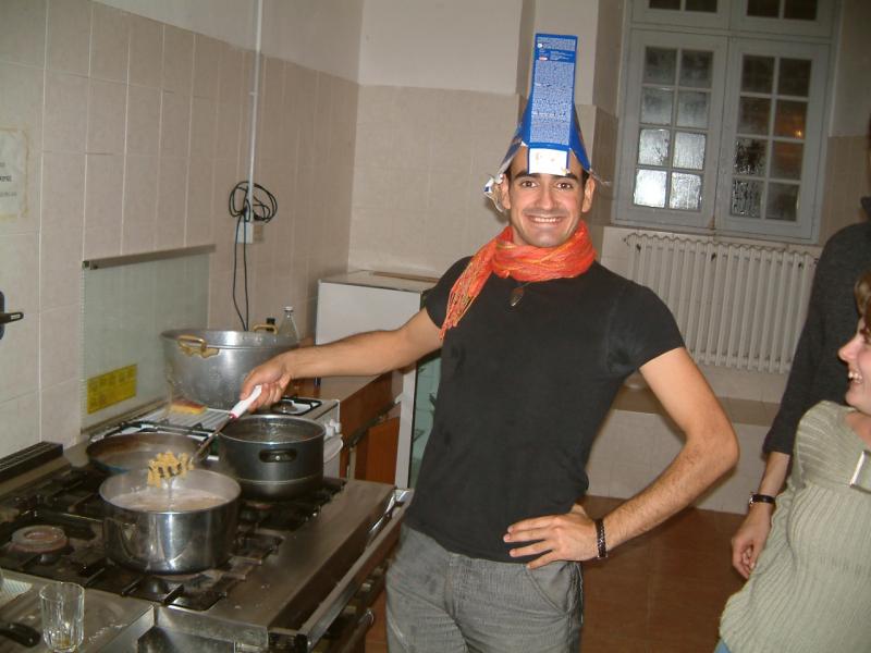 Fall Agora 2004 (04.11.2004 - 07.11.2004) - Impressions and EuroIslam team - 2: spanish italian pasta cooking