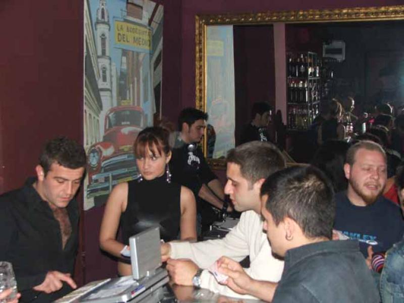 AEGEE-20 birthday (22.04.2005 - 22.04.2005) - AEGEE-Palermo pics - 37: Happy barman ;-)