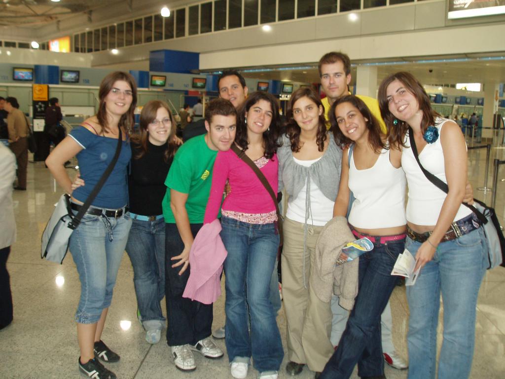Autumn Agora 2005 (20.10.2005 - 23.10.2005) - AEGEE-Alicante pictures - 68: At the airport, with Maria, Mitsos, Nikos and Aliki... Ta leme, Ellada!!!!