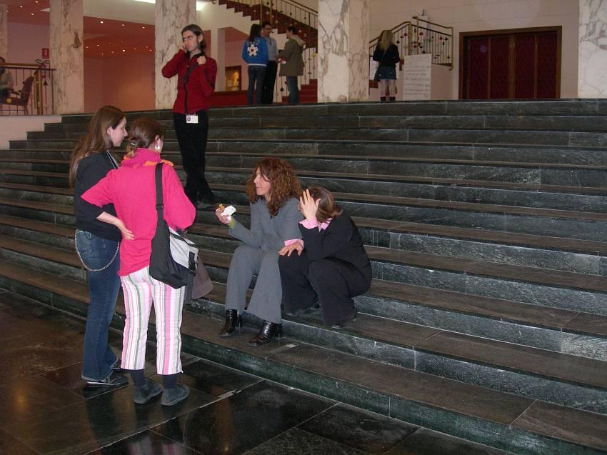 Fall Agora 2006 (02.11.2006 - 05.11.2006) - Autumn Agora Napoli - 71: Wiebke and Silvia, talking about the election results...