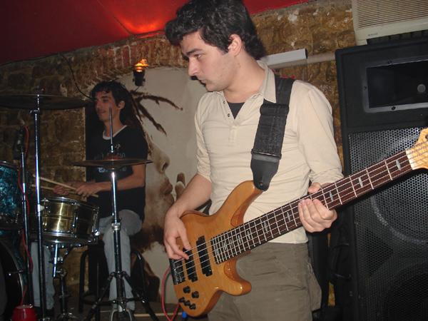 European School 1 (23.03.2007 - 01.04.2007) - Okey.. dont! forget.. it's important:):) - 43: Can and Tunca playing in the bar, ES1 Rock Band:)