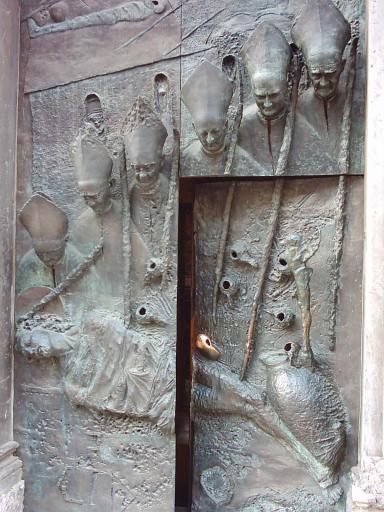 Spring Agora Ljubljana 2008 (30.04.2008 - 04.05.2008) - Luca from AEGEE-Chisinau - 33: Cathedral side door