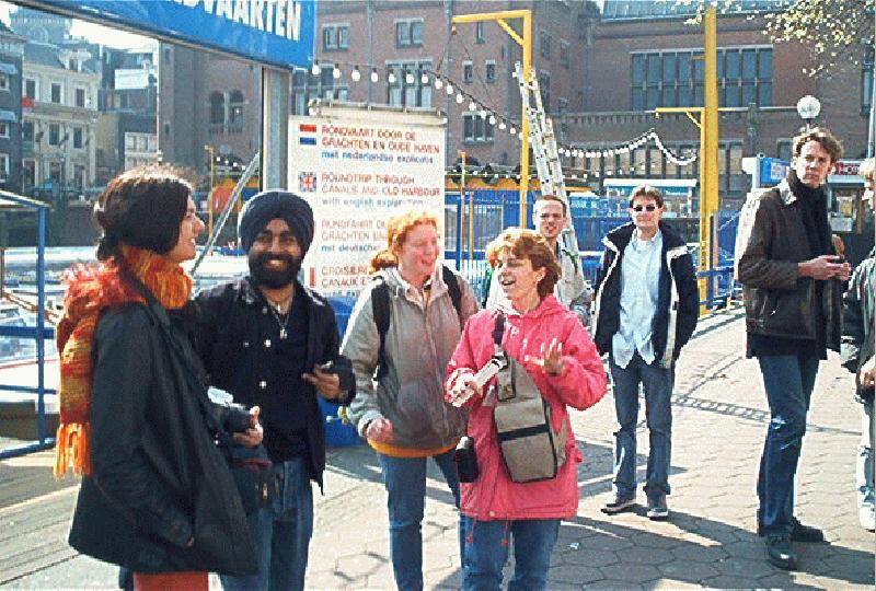 Spring University! (08.04.2002 - 10.04.2002) - Spring University - 33: In Amsterdam just before the canal cruise (wednesday)