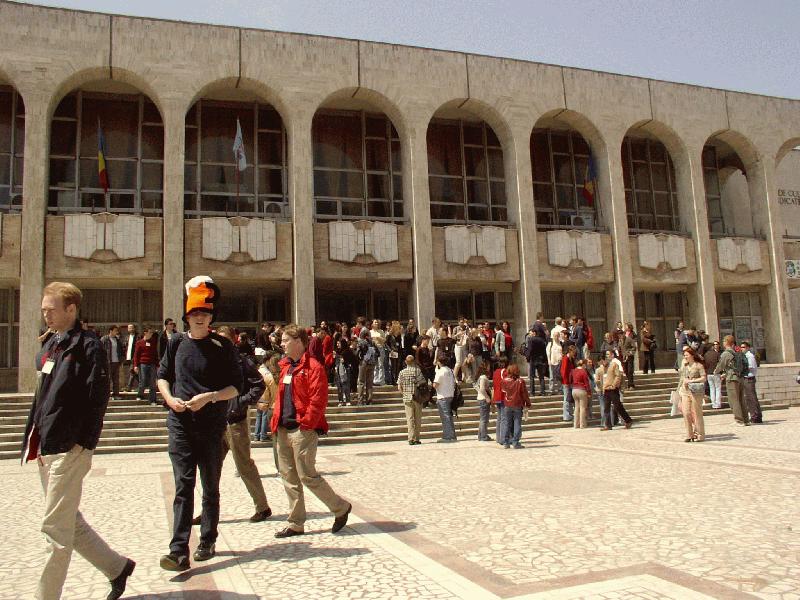 Spring Agora 2003 (01.05.2003 - 04.05.2003) - How to become an AGORA Addict! - 6: The dutchies are always recognizable by the "Oranje" colours....