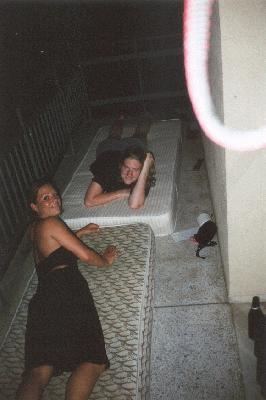 20: What almost every body missed: two Dutch girls sleeping at the best place: the balcony.