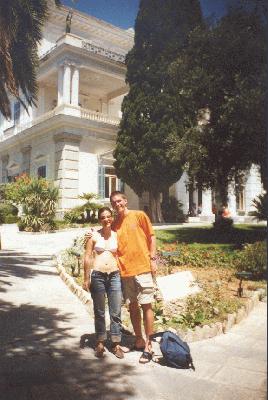 8: Excursion to the palace of Sisi, Nina and Wim posing in front of it.
