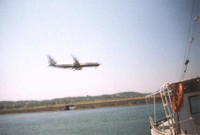 21: Landing plane.