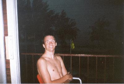 3: Wim at the balcony of a hotel near Lamia visiting Katerina, sitting in the rain :-(