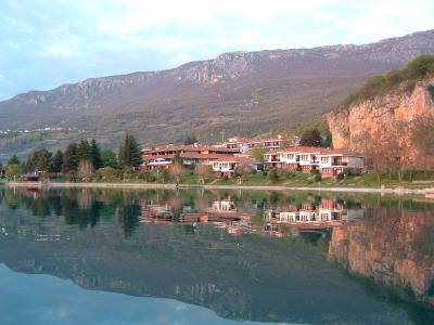 11: View to Desaret Hotel complex