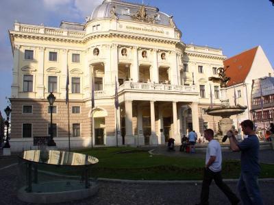 2: Main meeting point of the SU in Bratislava: the opera/national theater.