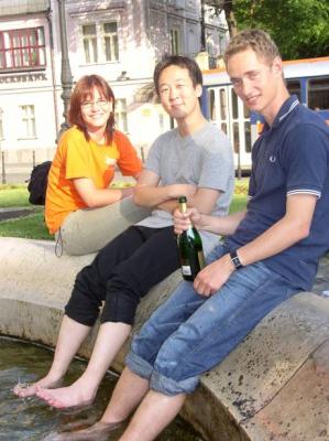 4: Tai and Simon are checking the fountain at the national theatre.