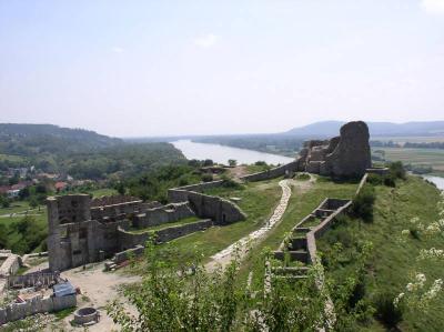 9: Another view on the castle's ruins.
