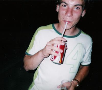 31: Yes,it's unbelivable that Stefan in actualy drinking coca cola.But if you look closely you can see a glass in his other hand with a "real" drink" :))