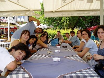 20: family lunch around 6 o´clock...
and Bea started here the tatoo fashion