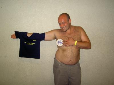 10: Bernds PM Shirt, exactly his size ;-)