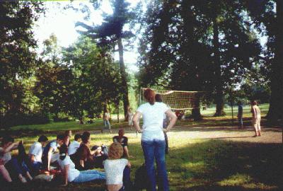 13: Playing volleybal in the park of the castle