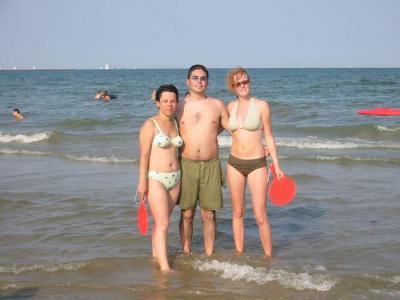 10: Beach day: Camelia+Andrea+Noortije
