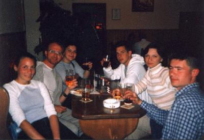 5: Last table "U studaka"... (from left) Judit, Valerio, Asli, Diego, Constanta and Gheorghe.