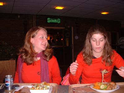 2: victoria and Sophie having dinner at the University Mensa