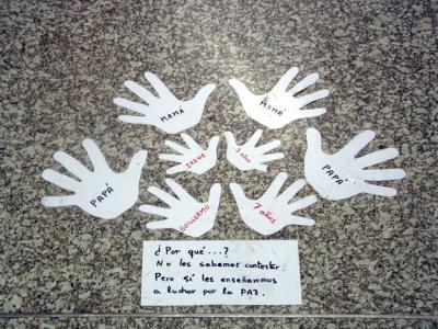 1: White hands,symbol of civic resistance