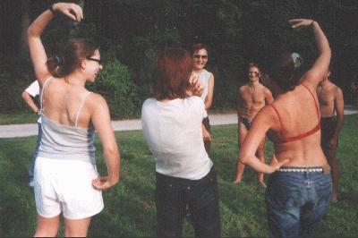 6: ...und dann hat uns Delphine aus 
Frankreich zu diesem Spiel "gezwungen" 
;)