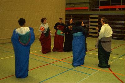 1: After arriving in the gym, people started playing "bag football".