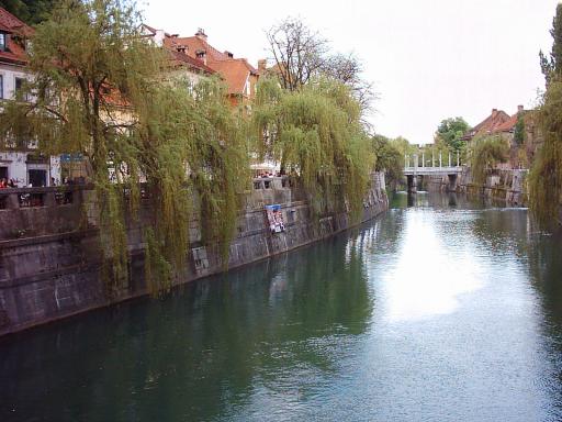 43: City river view 02